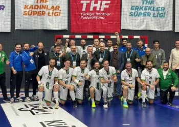Sakarya Büyükşehir hentbol son şampiyonu sahasında devirdi