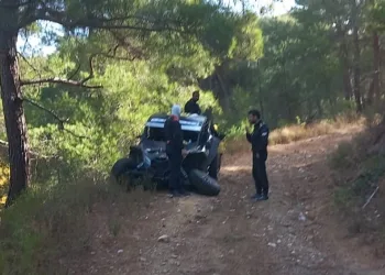 Baja Troia Türkiye yarışlarında 2 araç takla attı
