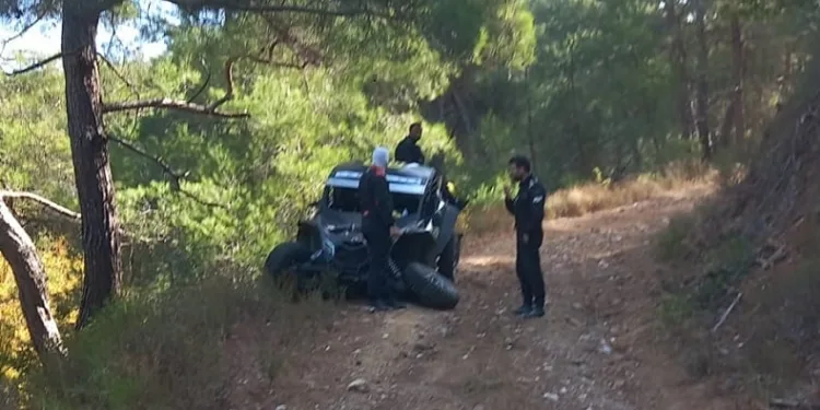 Baja Troia Türkiye yarışlarında 2 araç takla attı