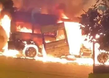 Bursa’da servis minibüsü alev topuna döndü