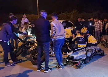 Motosiklet ile otomobil çarpıştı: 2 ölü