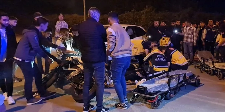 Motosiklet ile otomobil çarpıştı: 2 ölü