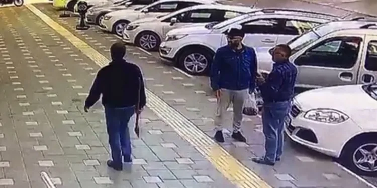 Bursa’da baltayla park halindeki araçlara saldırdı