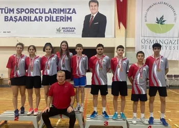 Osmangazi Badminton takımının şampiyonluk sevinci
