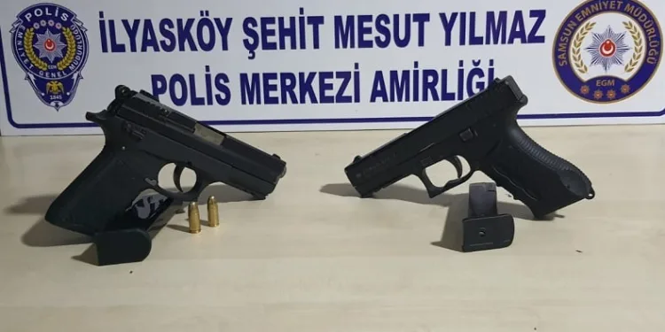 Şüpheli araçta silah ele geçirildi