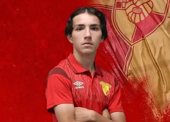 Göztepe, genç oyuncusunu profesyonel yaptı