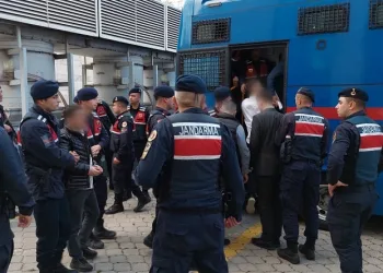 Suç örgütü davasında 66 kişinin yargılanmasına başlandı