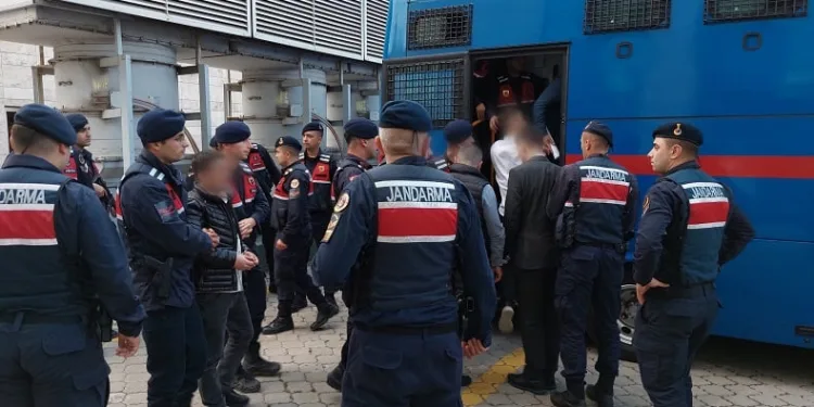 Suç örgütü davasında 66 kişinin yargılanmasına başlandı