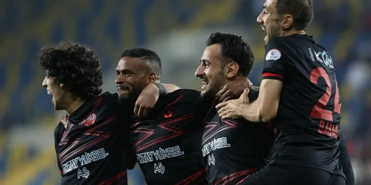 Gençlerbirliği Teknik Direktörü Sinan Kaloğlu: “İyi bir mücadele ve net bir skorla galip geldik”