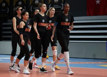Eczacıbaşı Dynavit, VakıfBank ile karşılaşacak