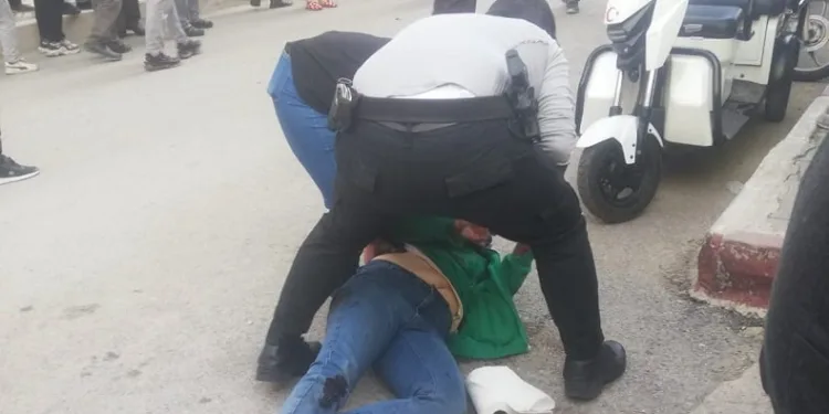 Eşini ve ilişkisi olduğunu düşündüğü kişiyi bıçakladı