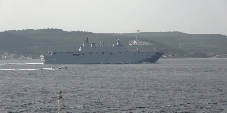 ‘TCG Anadolu’ Çanakkale Boğazı’ndan geçti