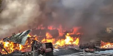 Çıkan yangında 20 ev küle döndü