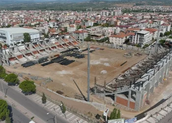 Soma Stadyumu’nda çalışmalar devam ediyor