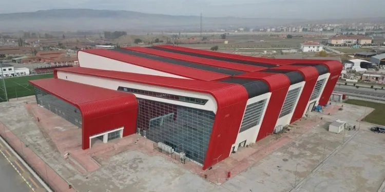 Çorum’da yapımı devam eden yeni spor salonu tamamlandı