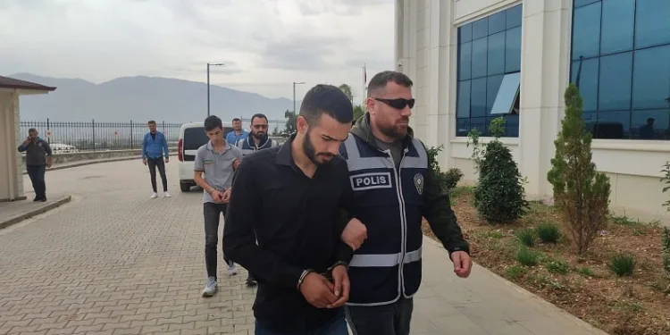 Bursa’da çaldılar, Kocaeli’de tutuklandılar