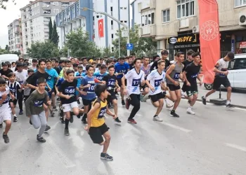 Denizli’de gençler Cumhuriyet aşkına koştu
