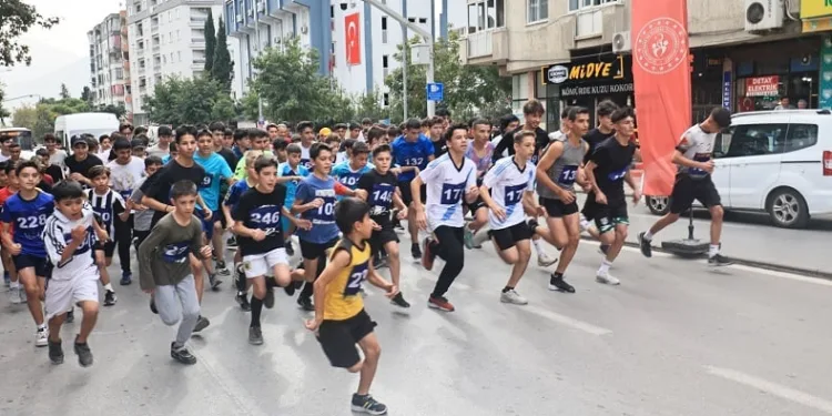 Denizli’de gençler Cumhuriyet aşkına koştu