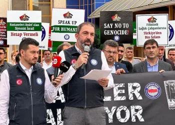 Bursa’da sağlık çalışanları Filistin için tek yürek oldu
