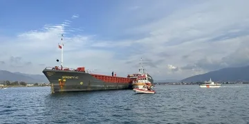 Kuru yük gemisinde patlama: 4 yaralı