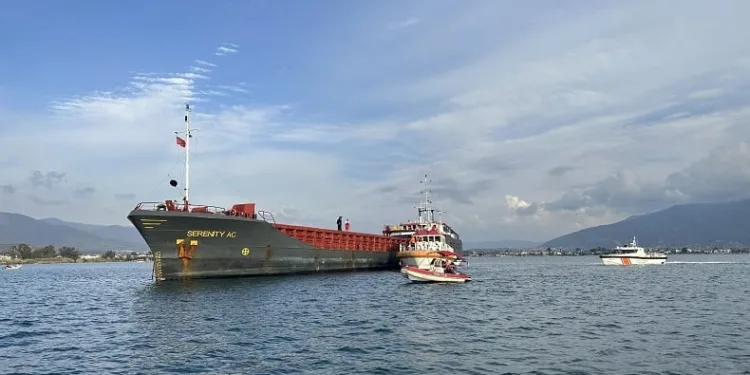 Kuru yük gemisinde patlama: 4 yaralı
