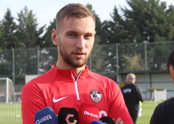 Gaziantep Futbol Kulübü’nün Rumen forveti Denis Dragus: “Beşiktaş maçından elimiz boş dönmek istemiyoruz”