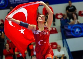 Nesrin Baş üst üste 2. kez Dünya Güreş Şampiyonası’nda şampiyon oldu