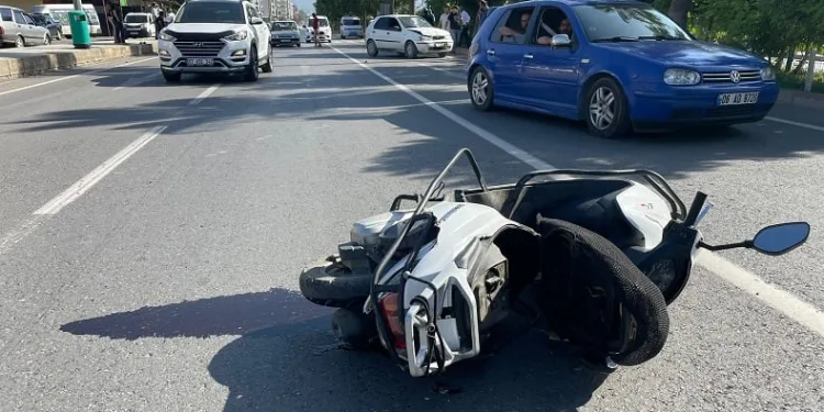 Yaya geçidini kullanan motosiklet sürücüsü ağır yaralandı