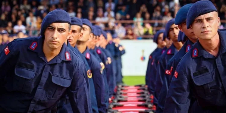 Çanakkale’de eğitimleri tamamlanan acemi erler yemin etti