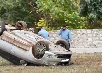Bursa’da kontrolden çıkan araç takla attı