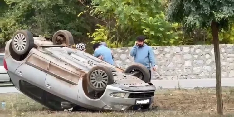 Bursa’da kontrolden çıkan araç takla attı