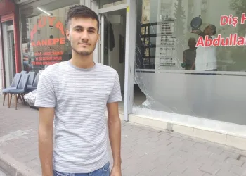 Kanepede uyuyan adamı ölüm böyle teğet geçti