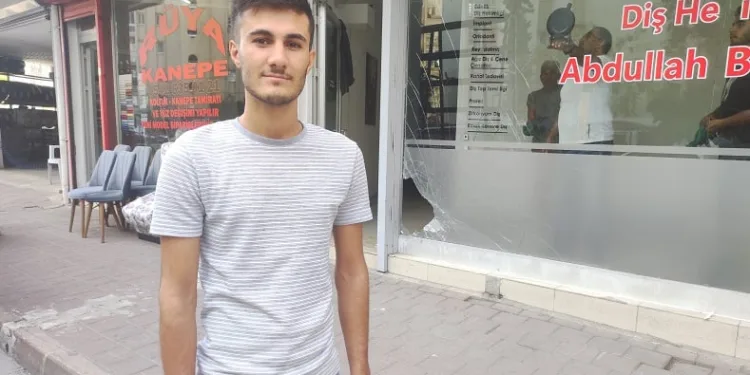 Kanepede uyuyan adamı ölüm böyle teğet geçti