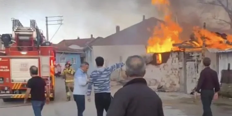 Bursa’da bahçede yaktıkları ateş eve sıçradı