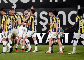 Fenerbahçe rekorunu 10 maça çıkardı
