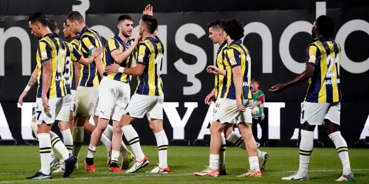 Fenerbahçe rekorunu 10 maça çıkardı