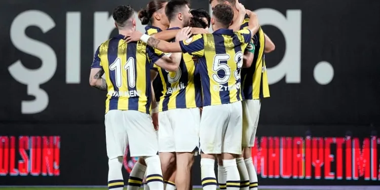 Fenerbahçe, galibiyet serisini 21 maça çıkardı