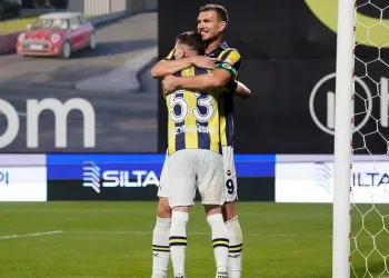 Edin Dzeko’dan ilk hat-trick
