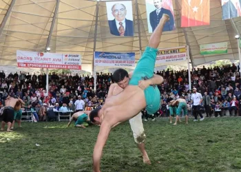 100. Cumhuriyet Karakucak Güreşleri nefes kesti