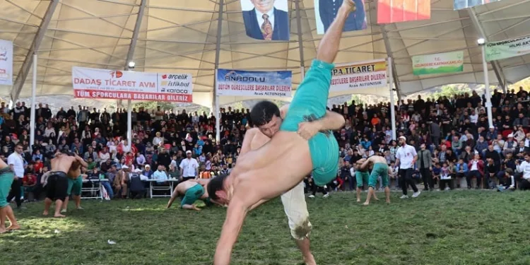 100. Cumhuriyet Karakucak Güreşleri nefes kesti