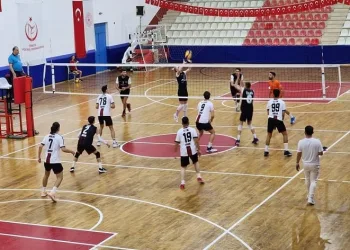 TVF Voleybol Erkekler 2. Ligi: Gölcük Belediyespor: 3 – Tuzla Gelişim: 1
