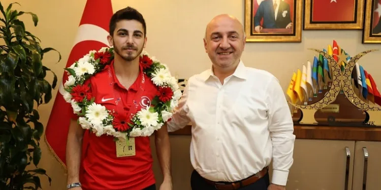 Eray Şamdan’dan 100. yılda anlamlı madalya