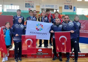 Kocasinan Masa Tenisi hem bayan hem erkek takımı şampiyon oldu