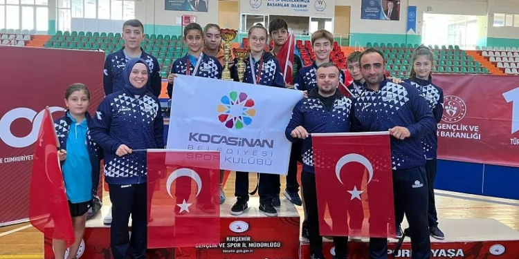 Kocasinan Masa Tenisi hem bayan hem erkek takımı şampiyon oldu