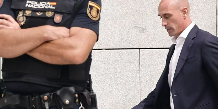 FIFA’dan Luis Rubiales’e 3 yıllık ceza