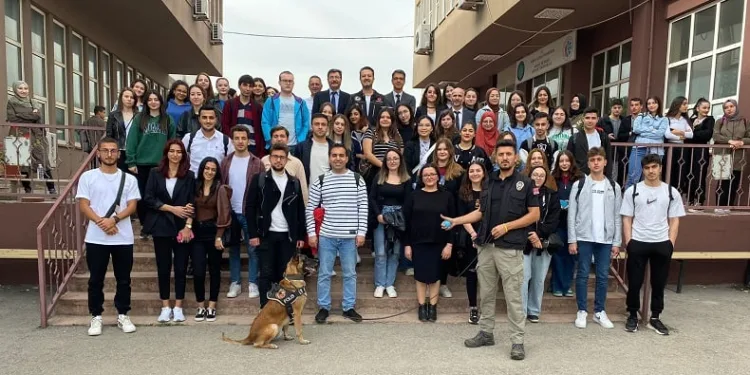 ‘En İyi Narkotik Polisi Anne’