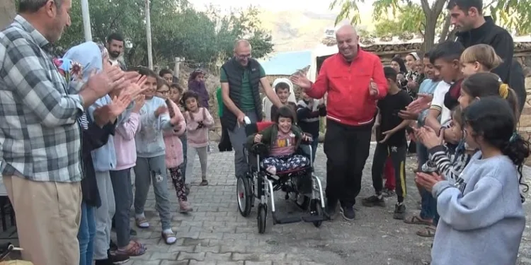 Doğuştan engelli Melike’ye 100. yıl hediyesi