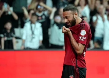 Cenk Tosun, bu sezon ligde ilk kez gol sevinci yaşadı