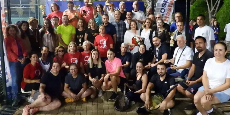 Kepez’de tenisli Cumhuriyet coşkusu