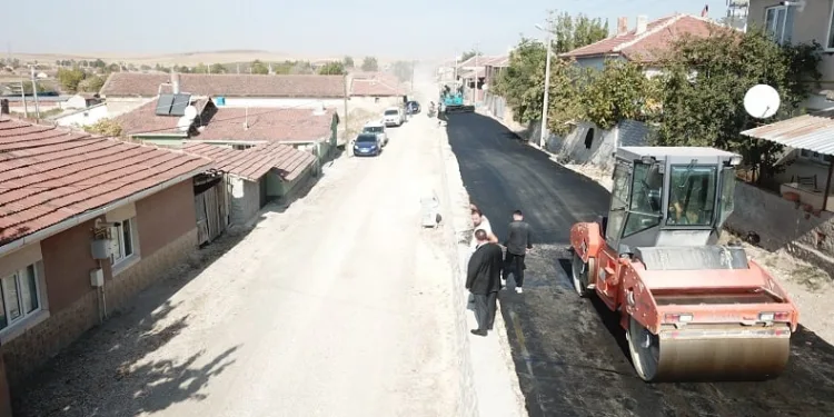 Beylikova’nın tüm yolları sıcak asfalt yapıldı